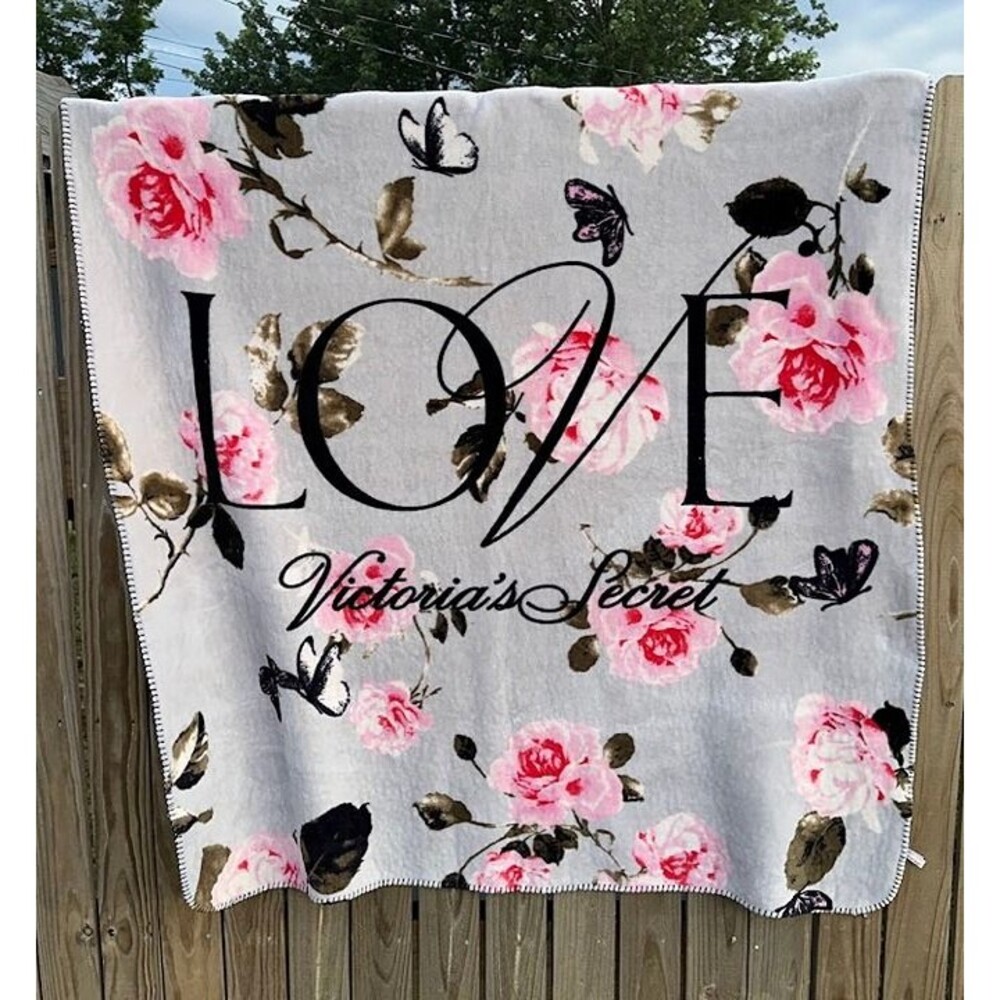 Victoria's Secret "LOVE" Gray Floral Sherpa Blanket 50"x60"